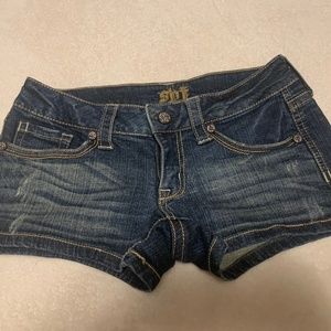 Jeans shorts with embellished pockets